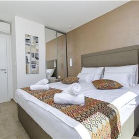 5 bedroom beachfront villa with heated pool near Omis, sleeps 9